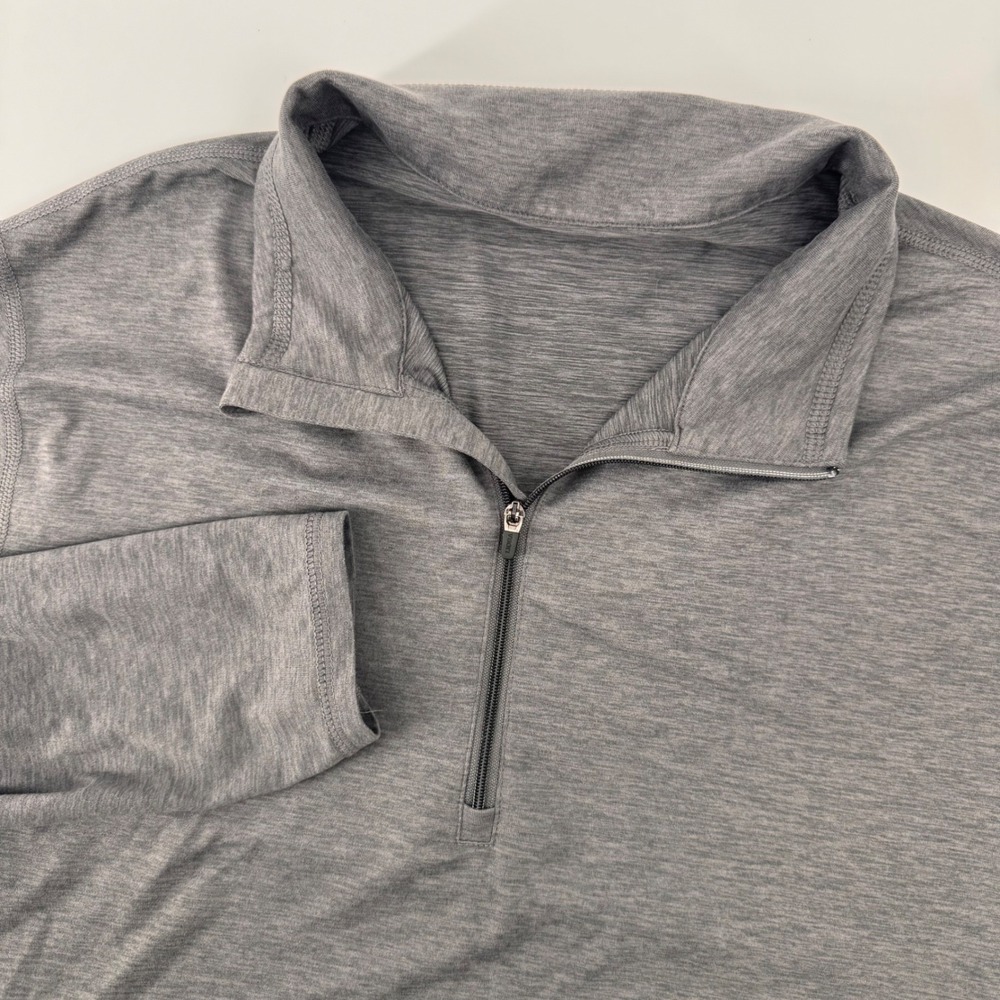 Vuori Ease Performance Quarter Zip Mens Medium Grey Heathered Pullover V2001